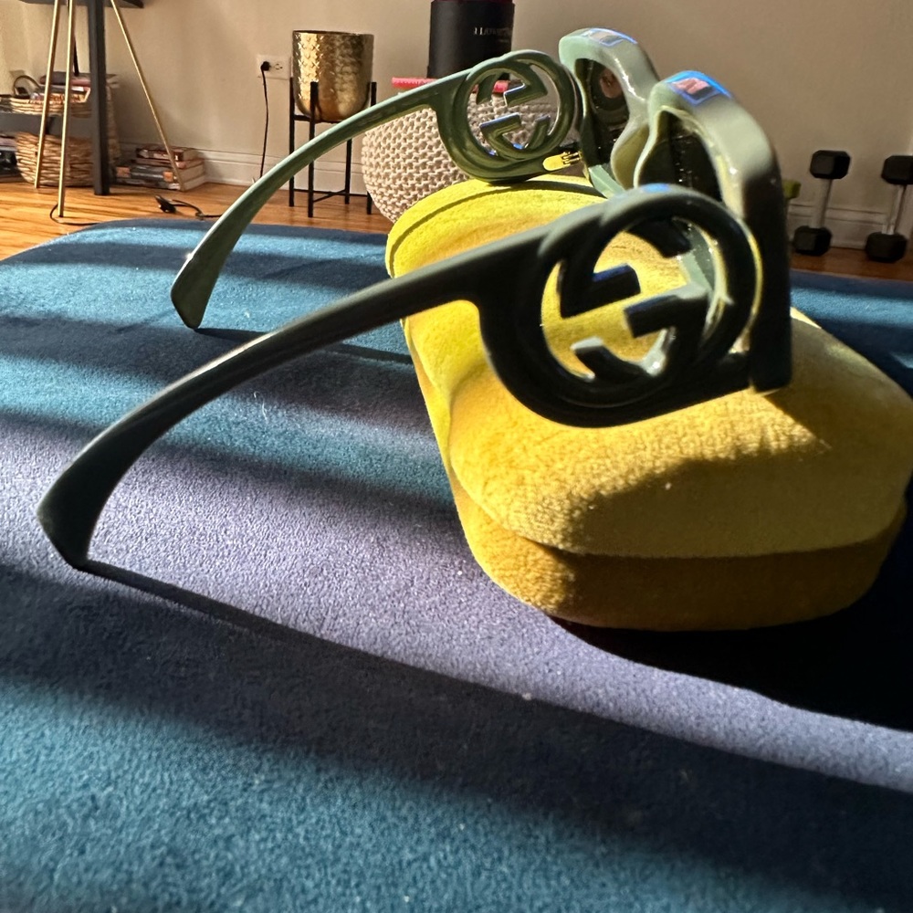 Gucci Sunglasses - Picture 4 of 7